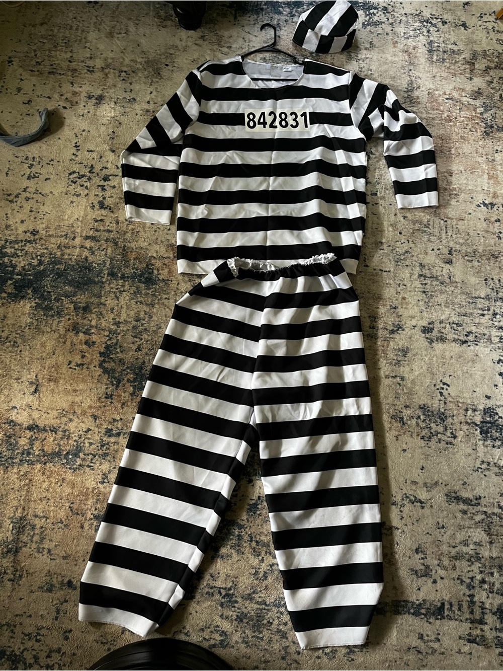 Spirit Halloween Prisoner Costume with Cap - Mens Sz large/xlarge